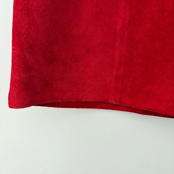 Vintage Red Suede Mini Skirt – Women’s Size 13/14 on tag. More like XS - Picture 3 of 8